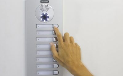 Podemos quiere prohibir la venta a puerta fría de Iberdrola, Endesa y Naturgy