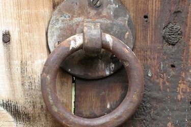 Siguen los beneficios de venta a puerta fría para las eléctricas a costa de los mayores